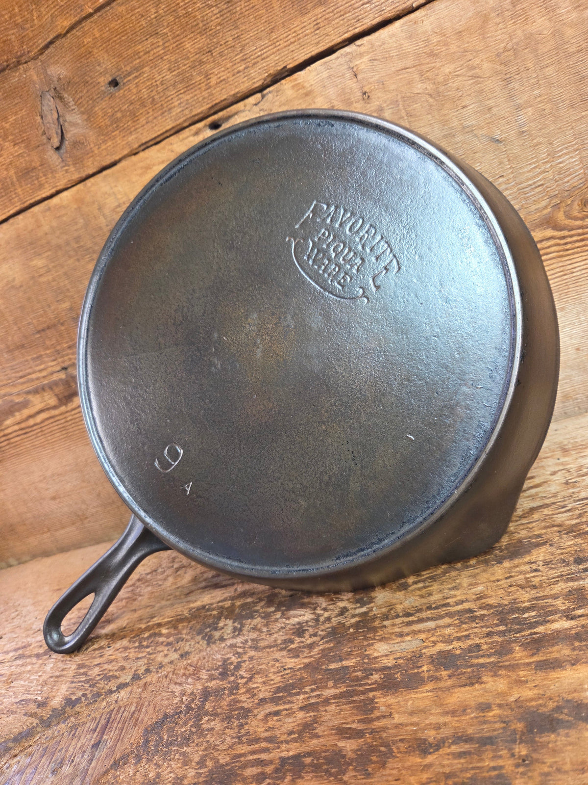 Beautiful 1910’s Early Favorite Piqua Ware #9 Cast Iron Skillet Smiley Logo Skillet