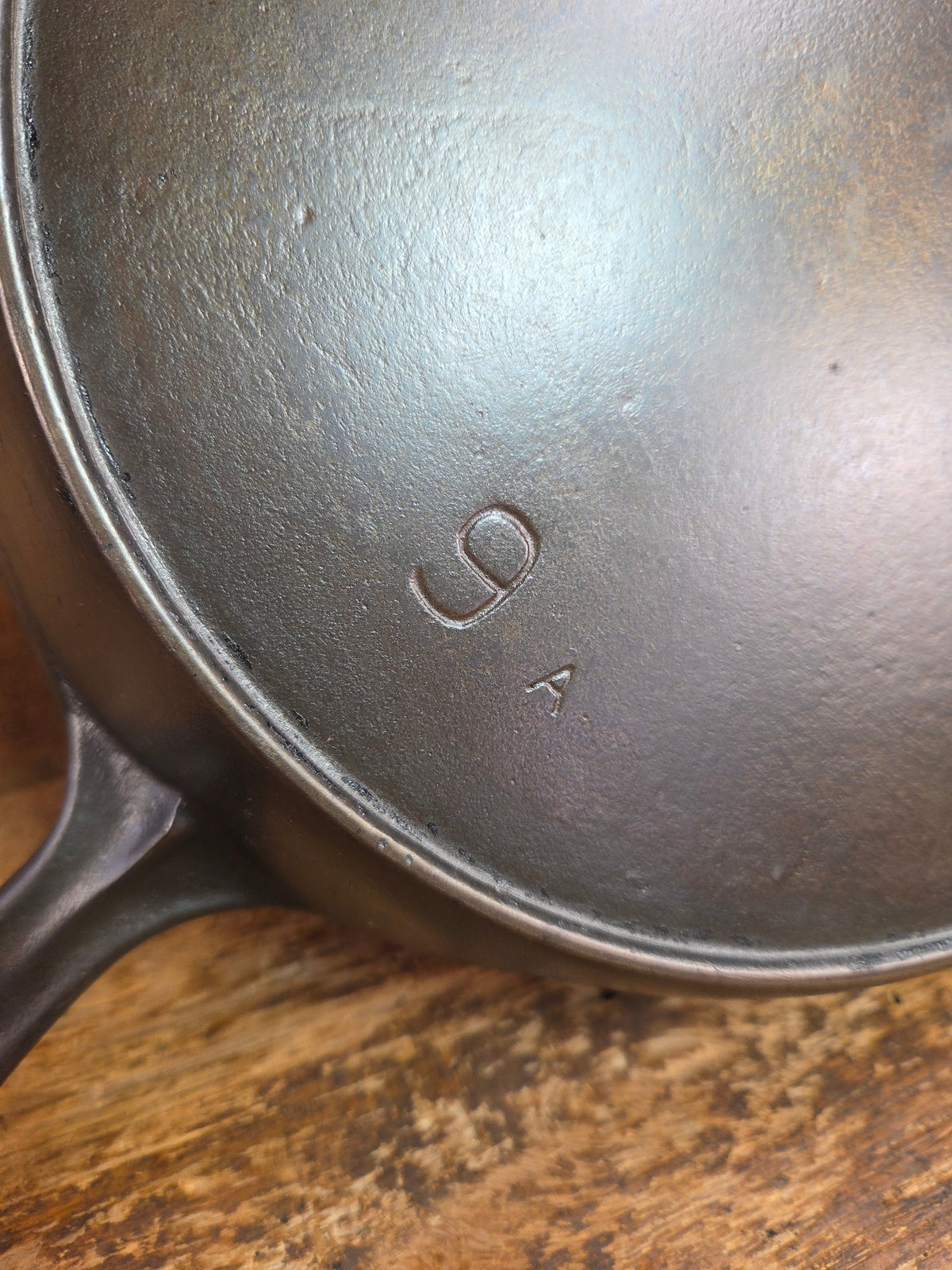 Beautiful 1910’s Early Favorite Piqua Ware #9 Cast Iron Skillet Smiley Logo Skillet
