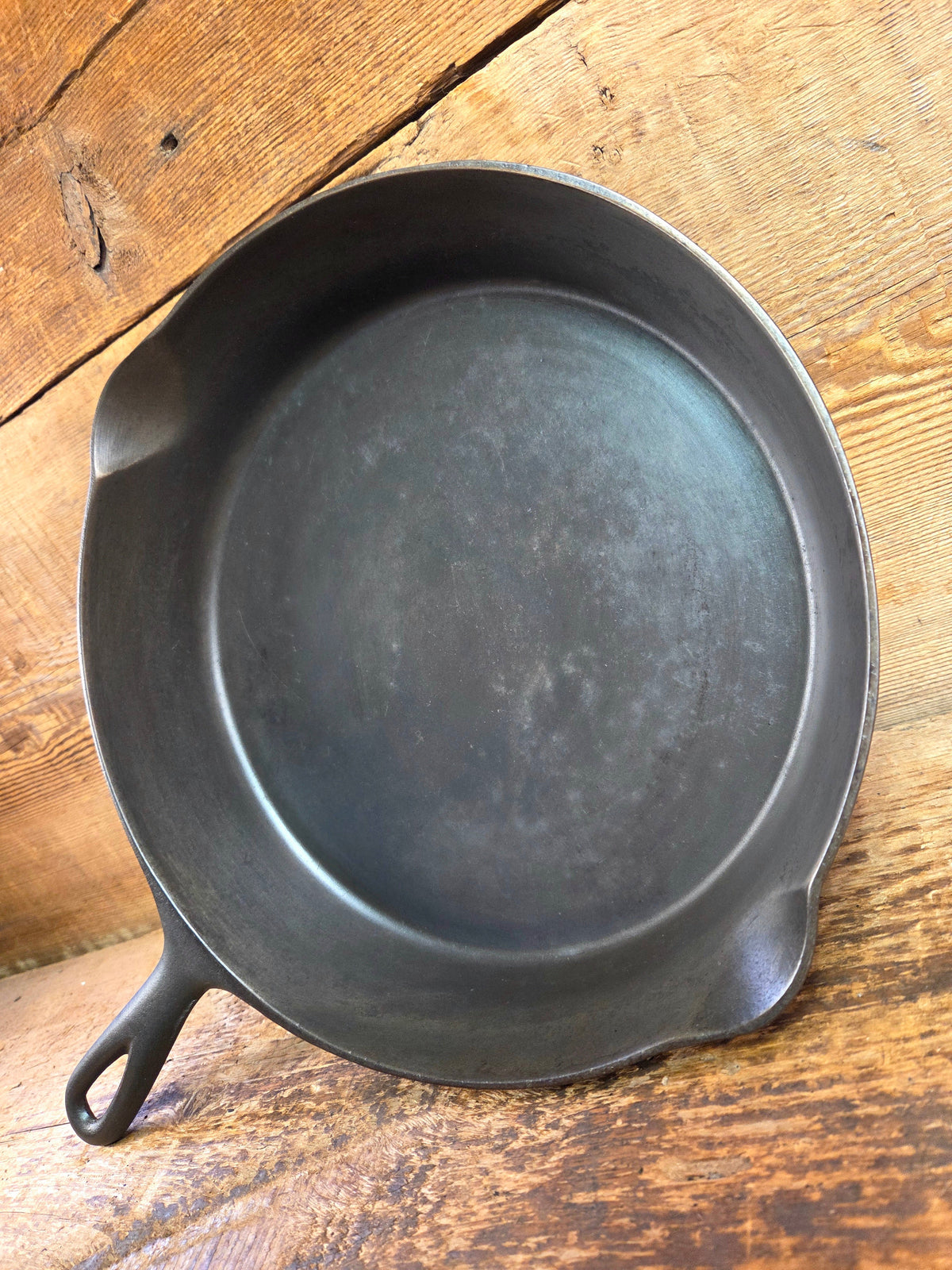 Beautiful 1910’s Early Favorite Piqua Ware #9 Cast Iron Skillet Smiley Logo Skillet