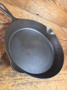 Beautiful 1910’s Early Favorite Piqua Ware #9 Cast Iron Skillet Smiley Logo Skillet