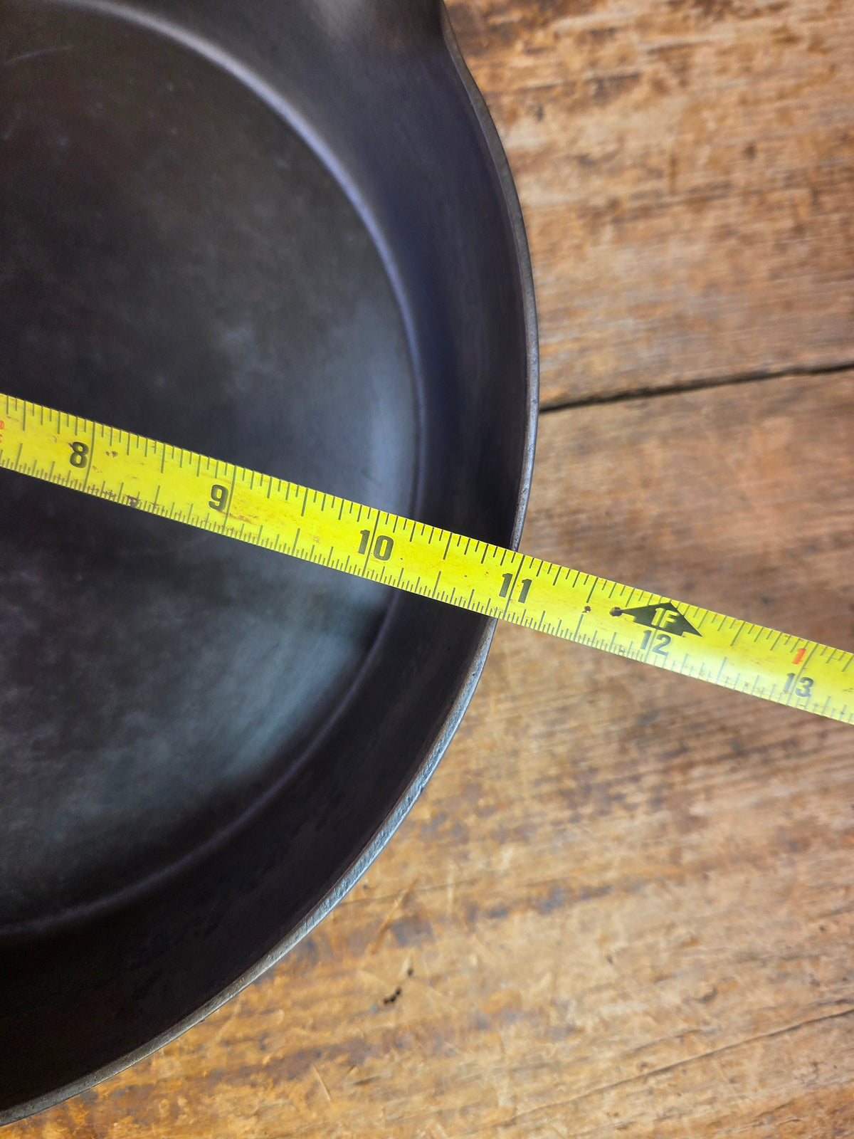Beautiful 1910’s Early Favorite Piqua Ware #9 Cast Iron Skillet Smiley Logo Skillet