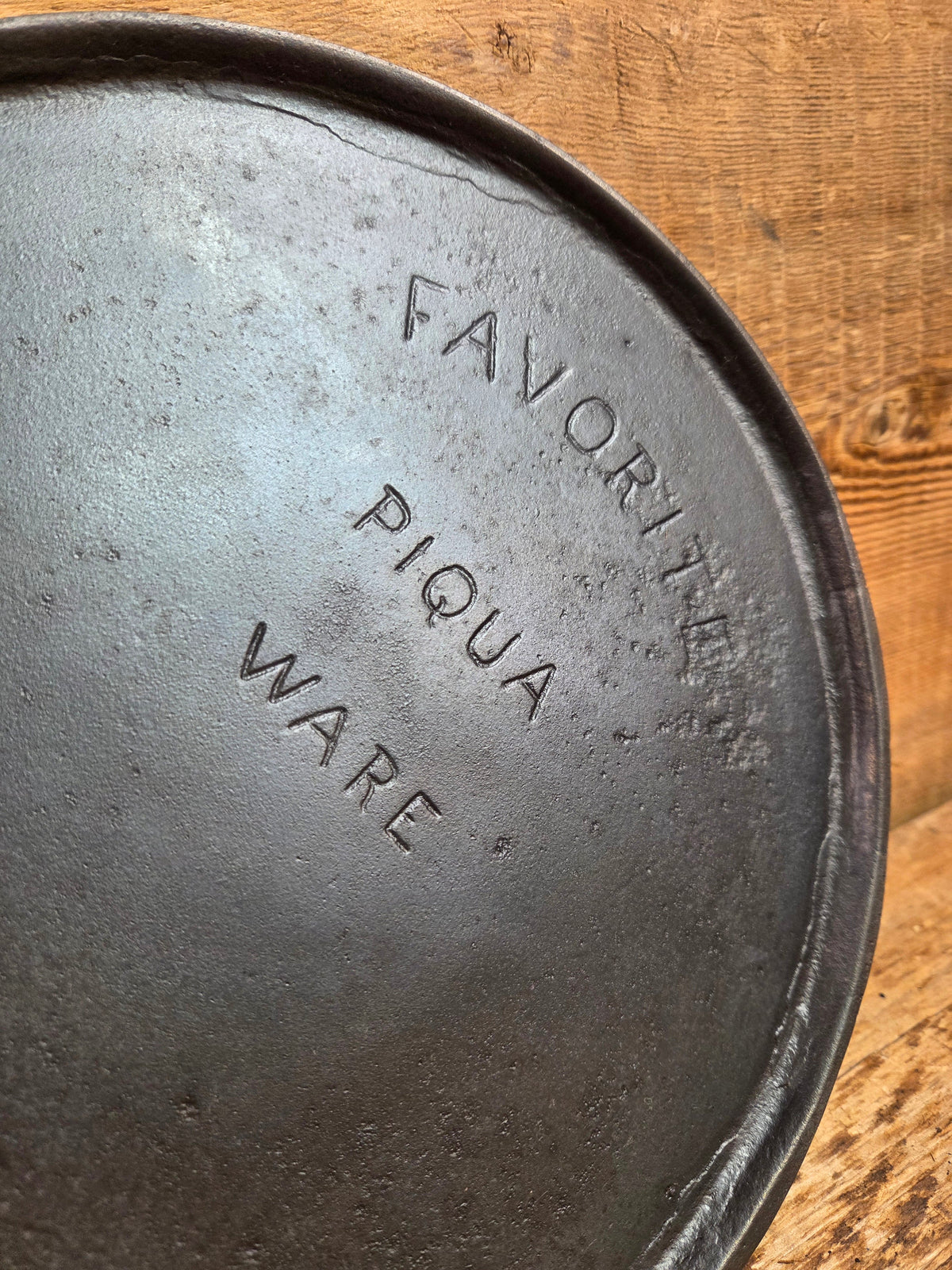 Hard to find 1910’s Early Favorite Piqua Ware #8 Cast Iron Griddle Arc Straight Logo Griddle