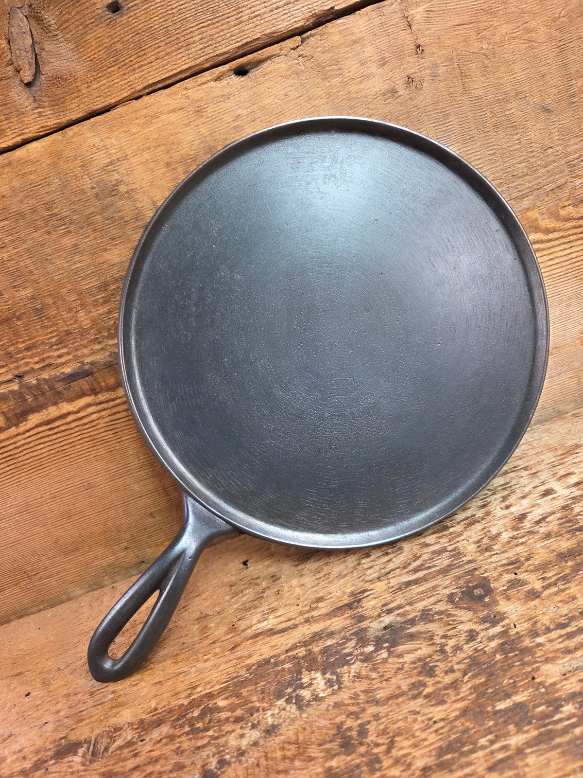 Hard to find 1910’s Early Favorite Piqua Ware #8 Cast Iron Griddle Arc Straight Logo Griddle