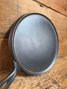 Hard to find 1910’s Early Favorite Piqua Ware #8 Cast Iron Griddle Arc Straight Logo Griddle