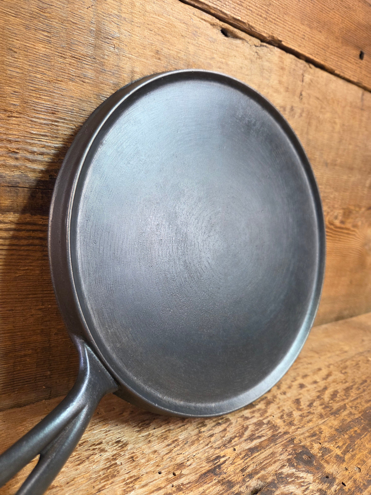 Hard to find 1910’s Early Favorite Piqua Ware #8 Cast Iron Griddle Arc Straight Logo Griddle