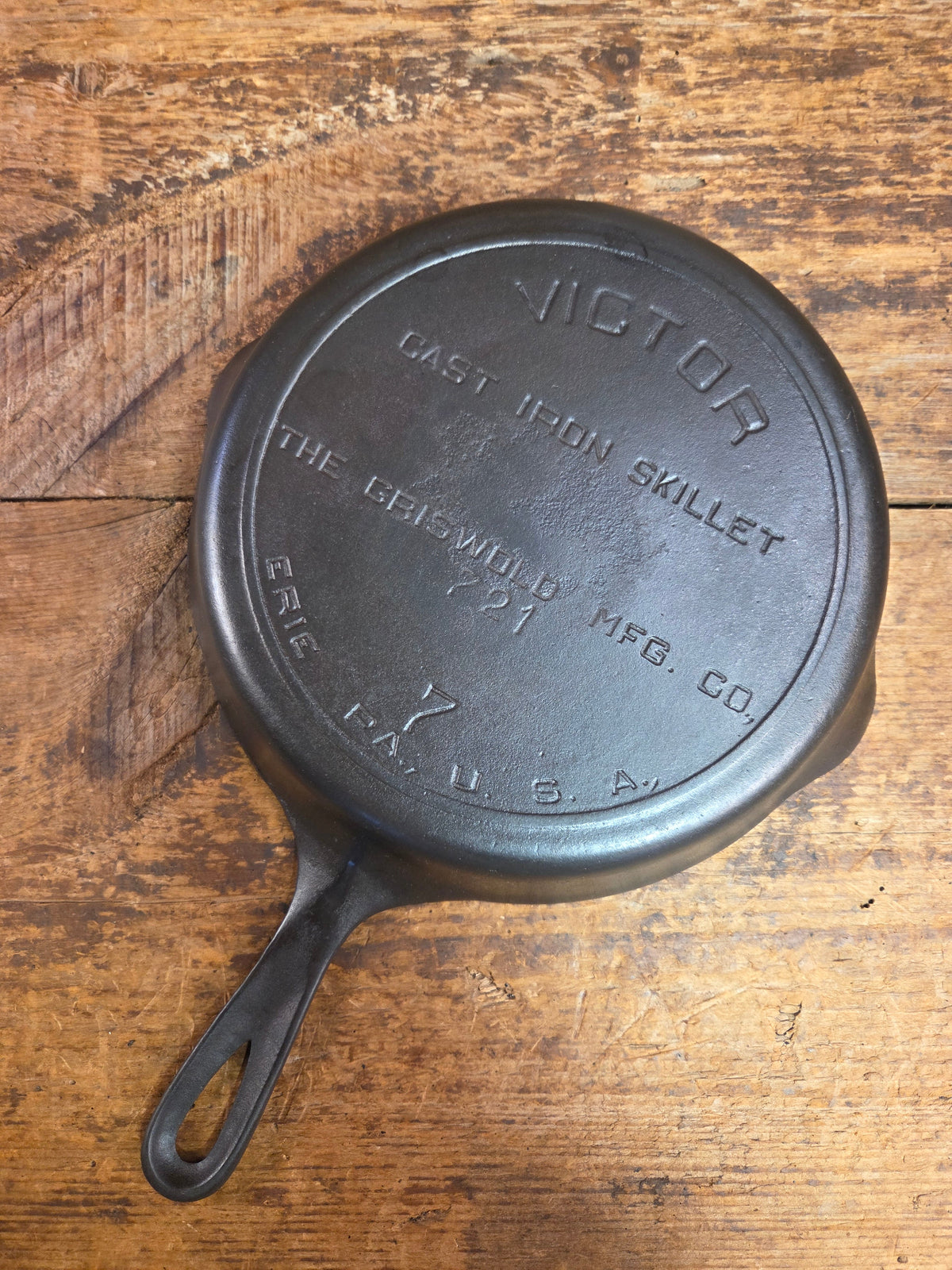 1920’s Griswold’s Victor #7 Skillet with Heat Ring Fully Marked 721. Amazing Sauté skillet Skillet