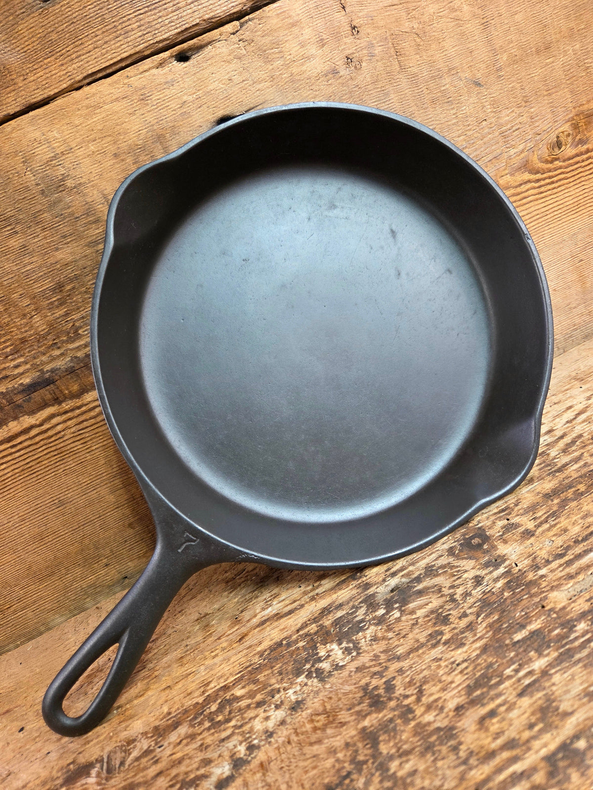 1920’s Griswold’s Victor #7 Skillet with Heat Ring Fully Marked 721. Amazing Sauté skillet Skillet