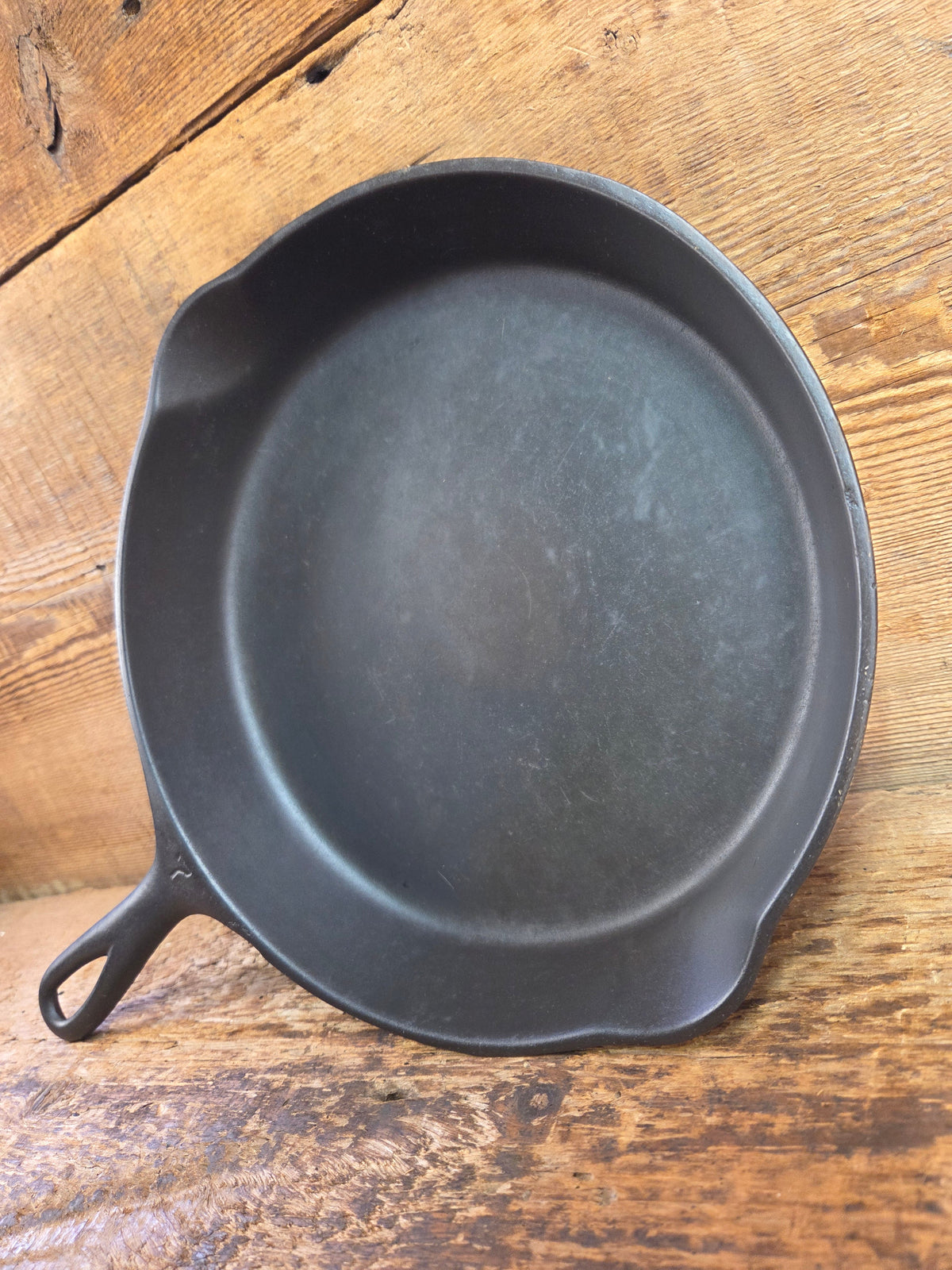 1920’s Griswold’s Victor #7 Skillet with Heat Ring Fully Marked 721. Amazing Sauté skillet Skillet