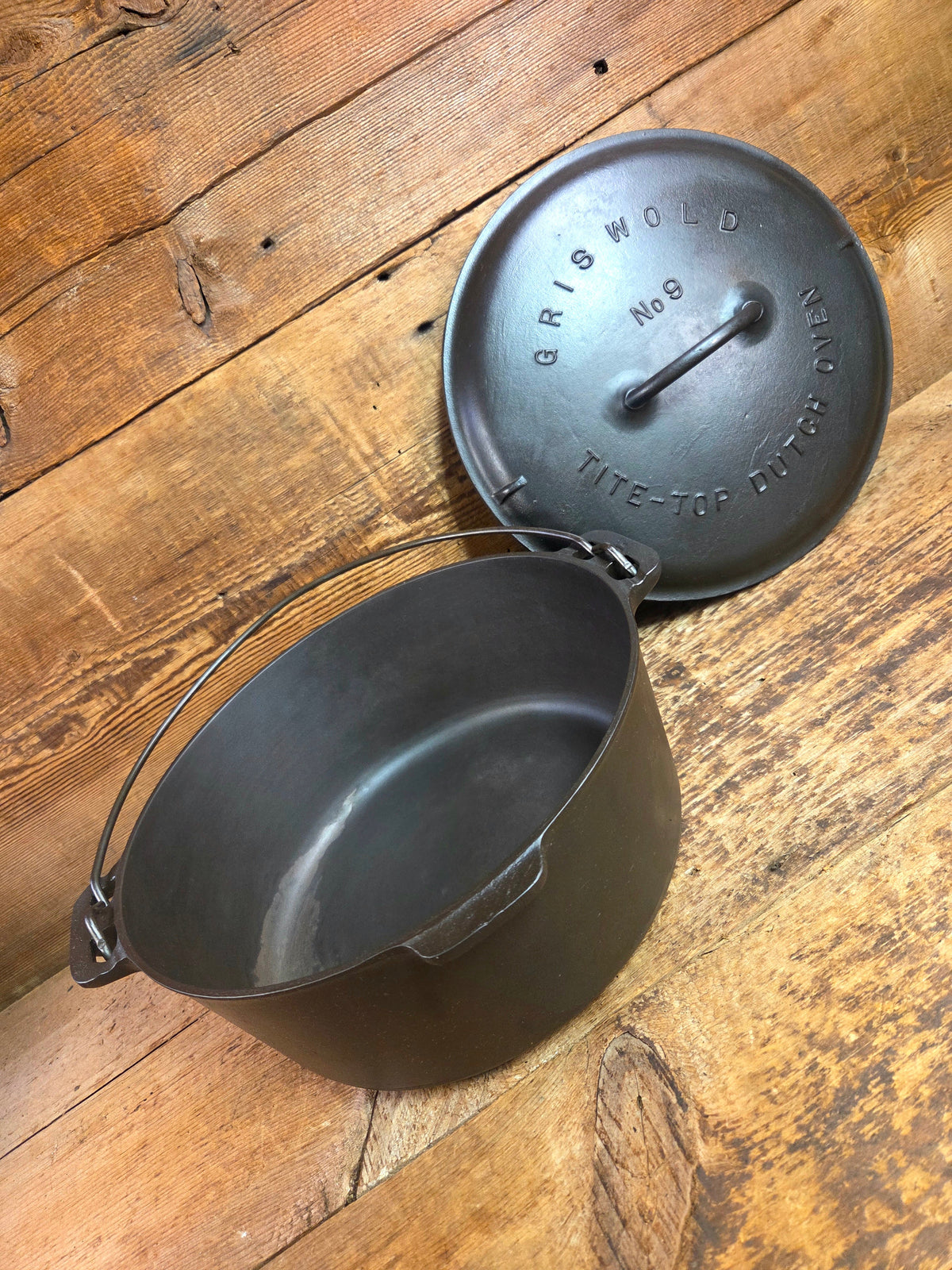 1920’s Griswold #9 Dutch Oven w/ Slant Logo p/n 834 A and p/n 2552 matching block lid Dutch Ovens Trivets & Kettles