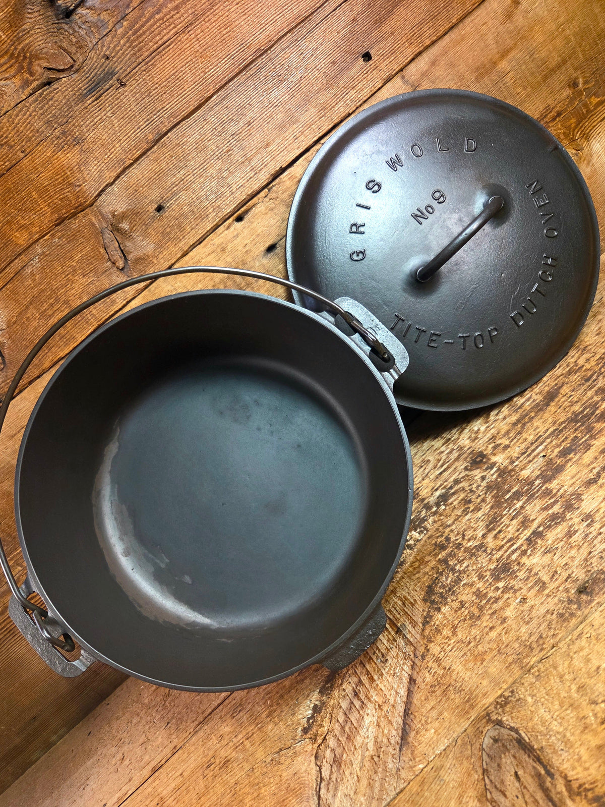 1920’s Griswold #9 Dutch Oven w/ Slant Logo p/n 834 A and p/n 2552 matching block lid Dutch Ovens Trivets & Kettles