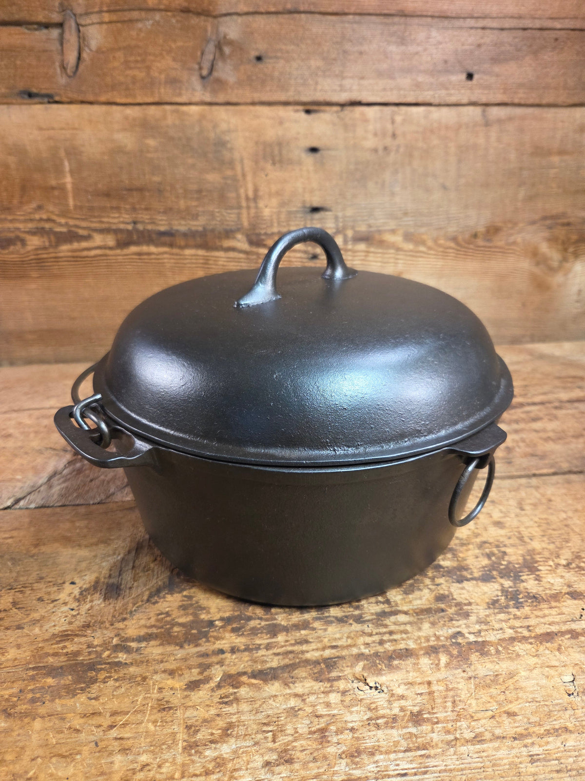 Stunning! 1930’s Favorite Piqua Ware #8 Dutch Oven with matching lid. Smiley Logo. Dutch Ovens Trivets & Kettles