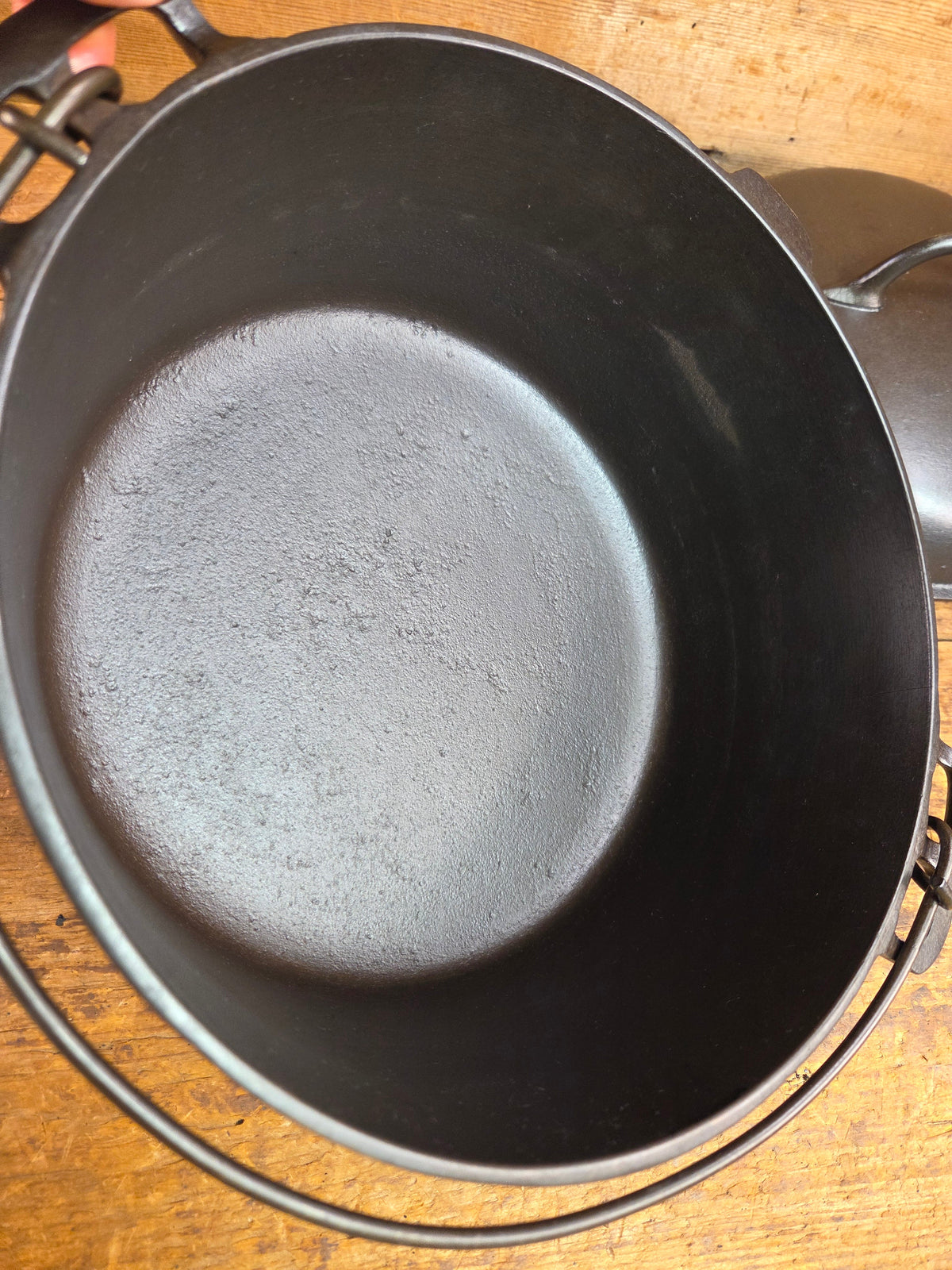 Stunning! 1930’s Favorite Piqua Ware #8 Dutch Oven with matching lid. Smiley Logo. Dutch Ovens Trivets & Kettles