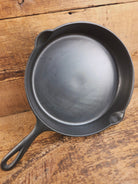 WOW! Maid of Honor (Lodge?) #8 skillet. Hard to find awesome design! - Skillet