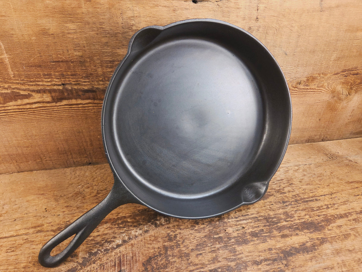 WOW! Maid of Honor (Lodge?) #8 skillet. Hard to find awesome design! - Skillet