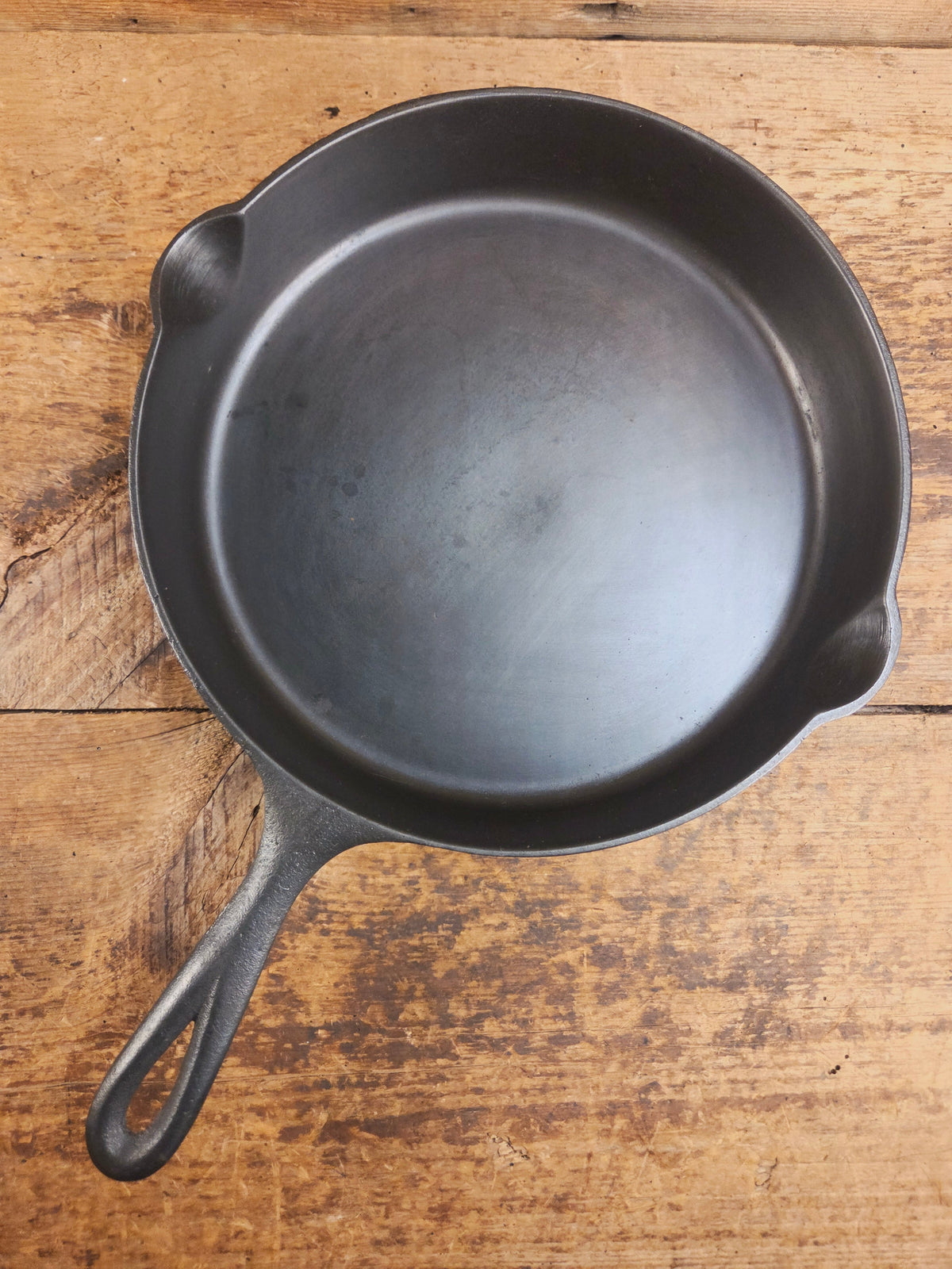 WOW! Maid of Honor (Lodge?) #8 skillet. Hard to find awesome design! - Skillet