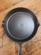 WOW! Maid of Honor (Lodge?) #8 skillet. Hard to find awesome design! - Skillet