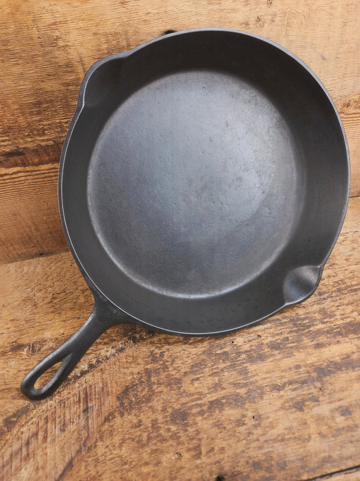 1910’s very early Lodge #8 Cast Iron Skillet with Single Notch and Raised P! - Skillet