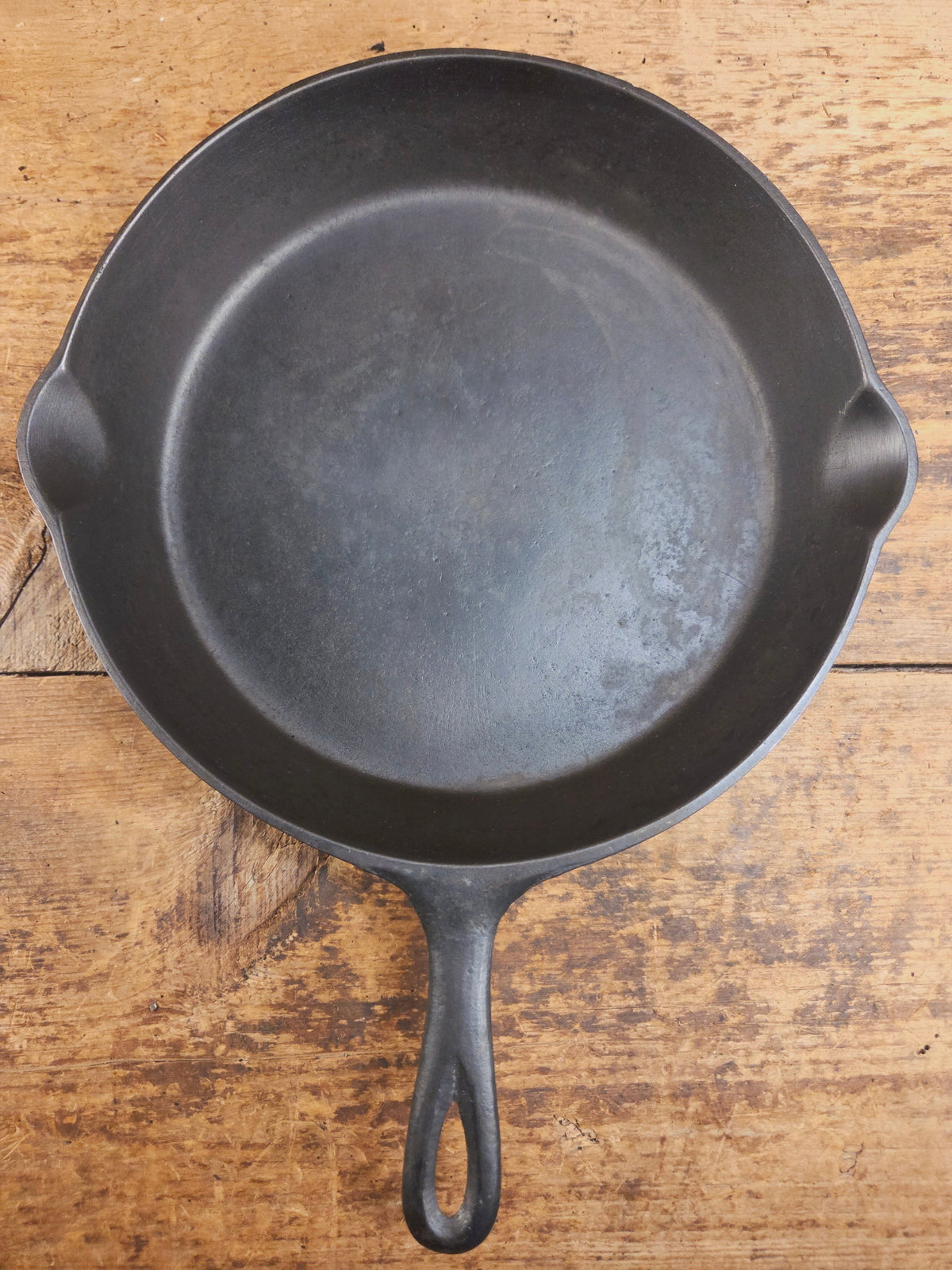 1910’s very early Lodge #8 Cast Iron Skillet with Single Notch and Raised P! - Skillet