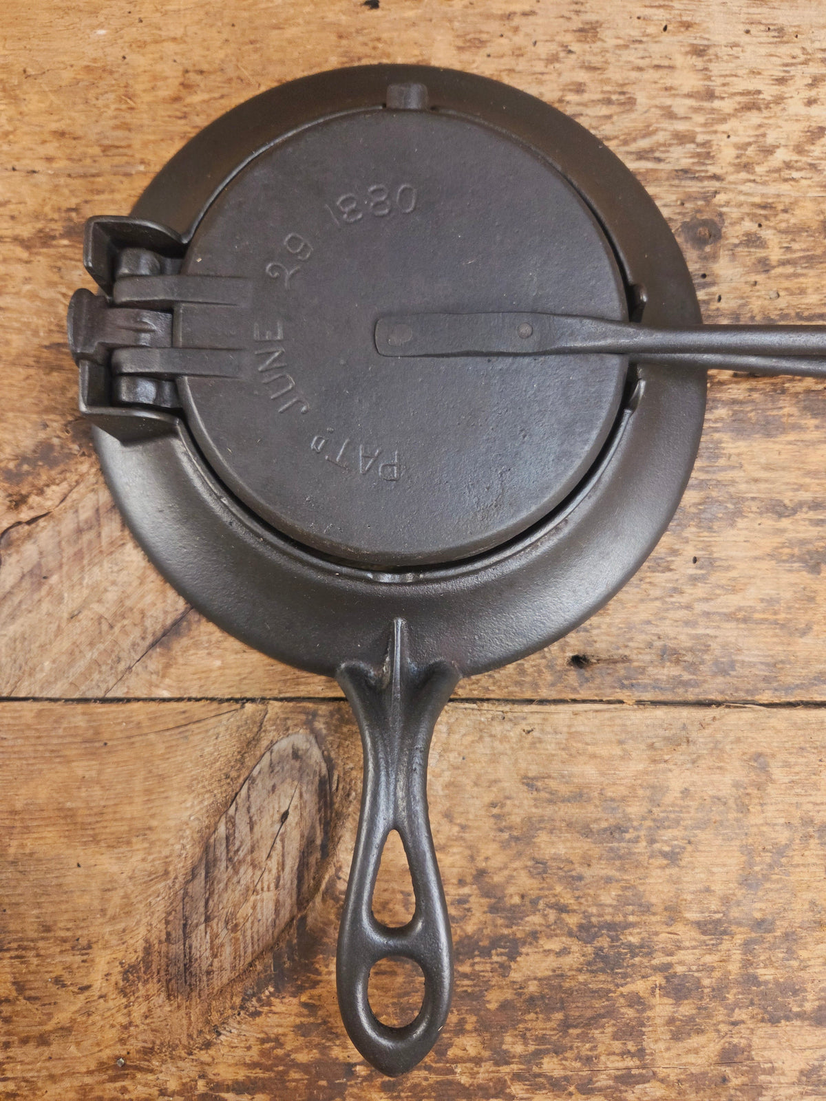 WOW. Mint Condition and Scarce to find as a complete set. 1890’s Griswold Pizzelle wafer iron. Absolutely gorgeous