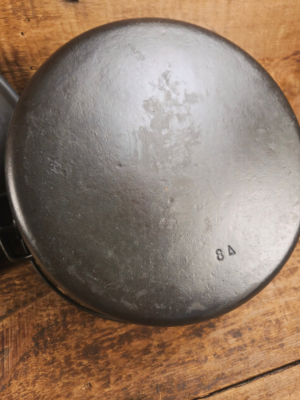 1930’s Beautiful fully restored Wagner #8A Dutch Oven with Sawtooth drip style lid. Perfect for soups breads or stews!