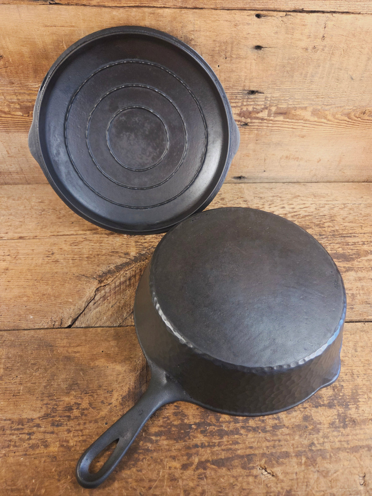 WOW! Harder to find 1930’s Wagner #8 DEEP skillet with matching lid! Not see often and with beautiful Hammered Finish