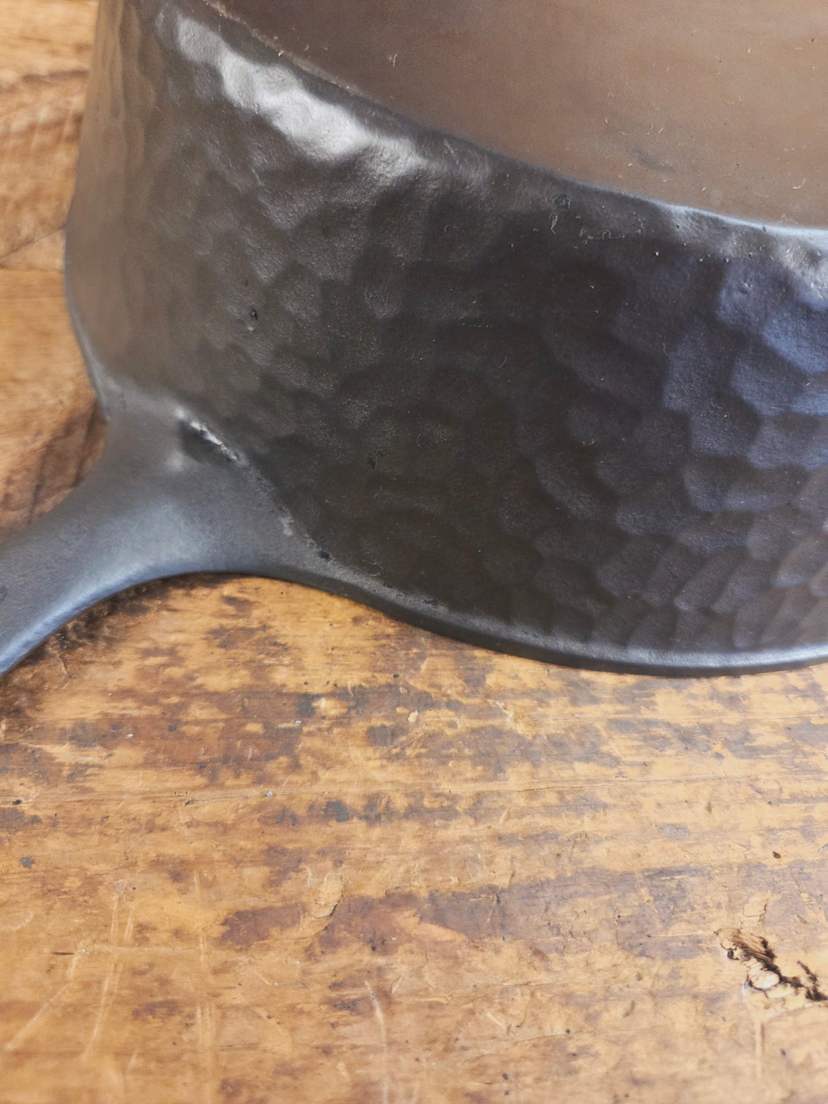 WOW! Harder to find 1930’s Wagner #8 DEEP skillet with matching lid! Not see often and with beautiful Hammered Finish