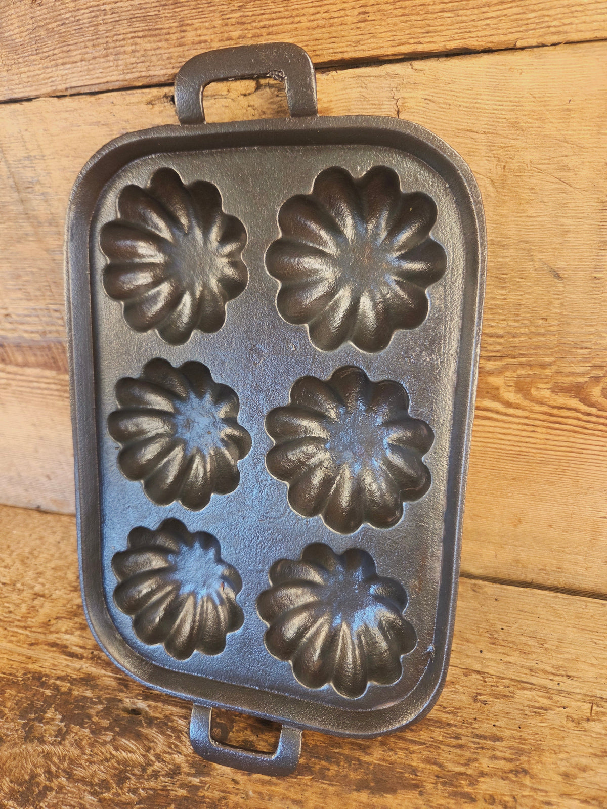 Great gift! Pre 1900’s closed frame Antique Gate-Marked #10 Turks Head Pan - Bakeware