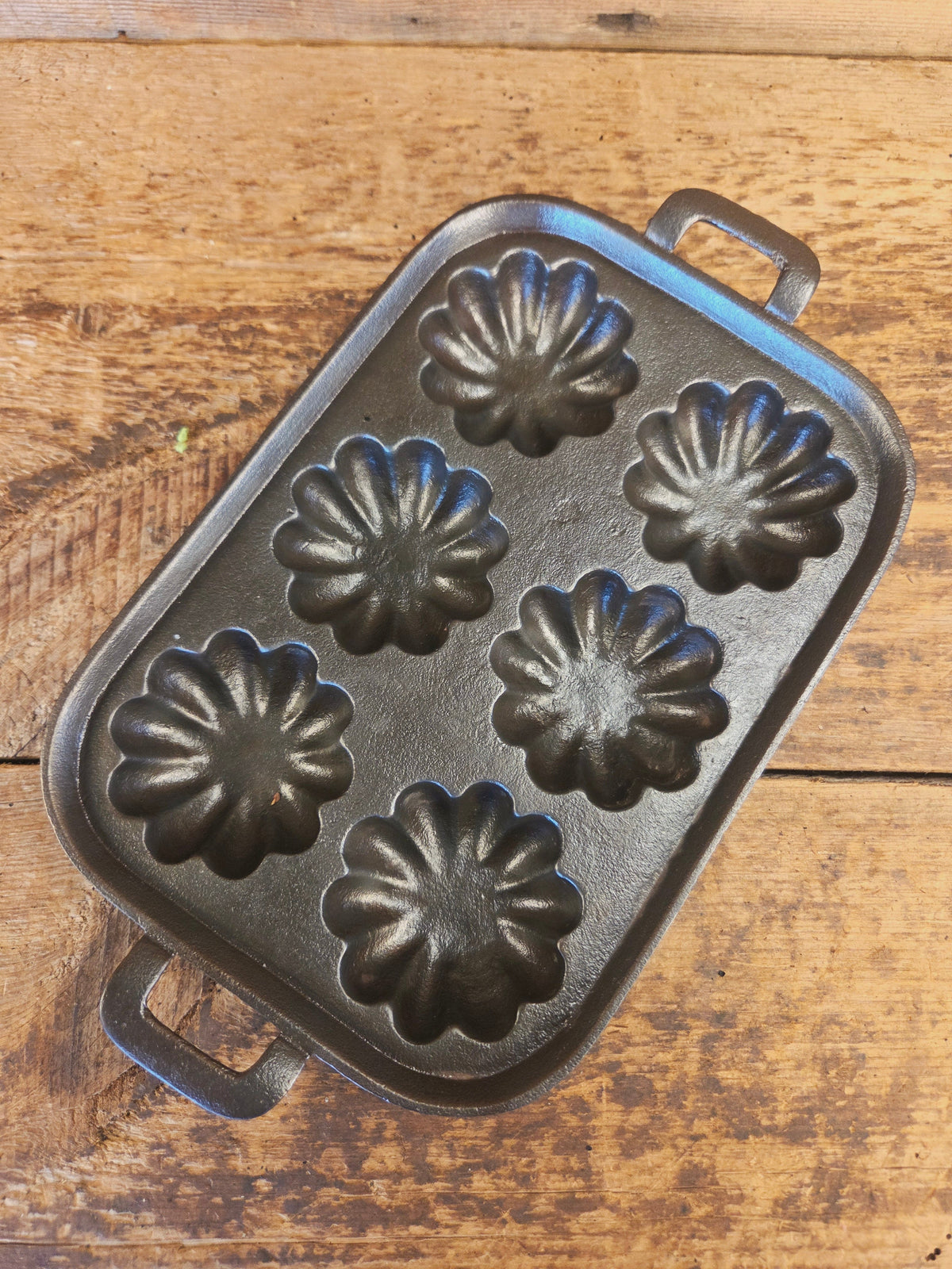 Great gift! Pre 1900’s closed frame Antique Gate-Marked #10 Turks Head Pan - Bakeware