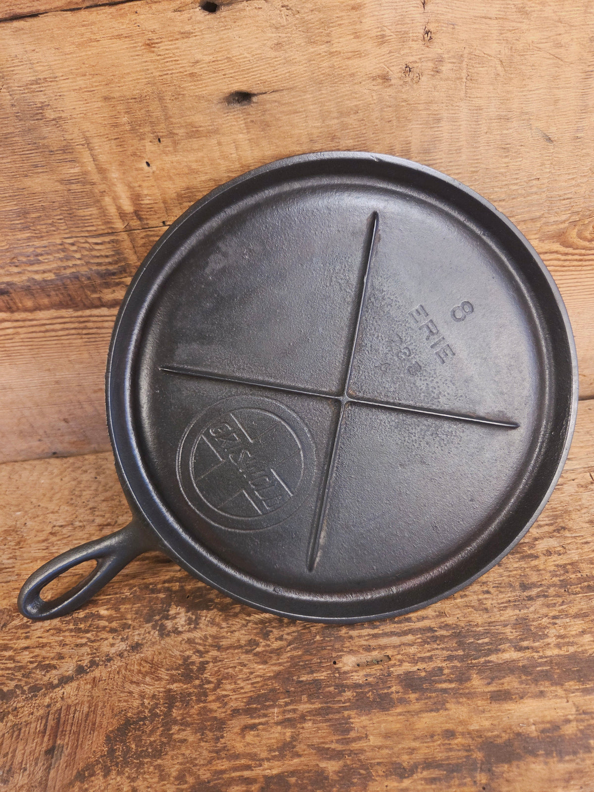 Awesome single serve piece! Lightweight early 1920 Griswold Slant Logo Vintage Griddle #8 Erie 738 - Griddle