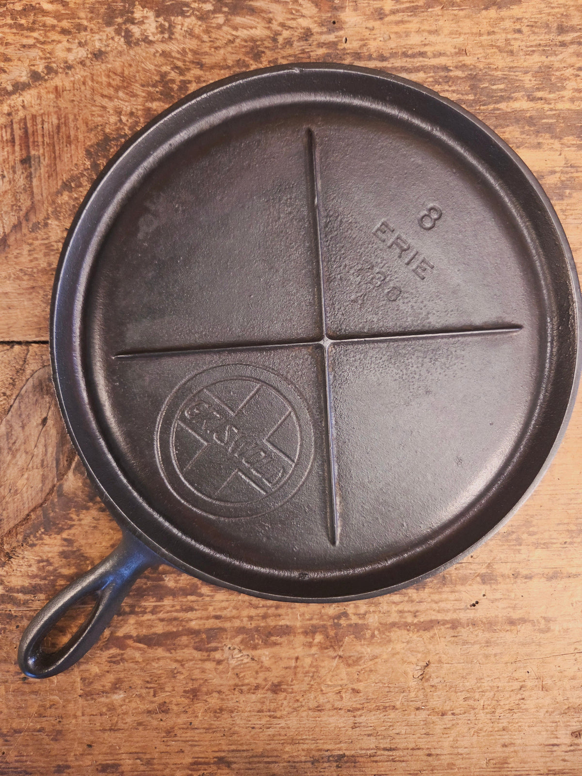 Awesome single serve piece! Lightweight early 1920 Griswold Slant Logo Vintage Griddle #8 Erie 738 - Griddle