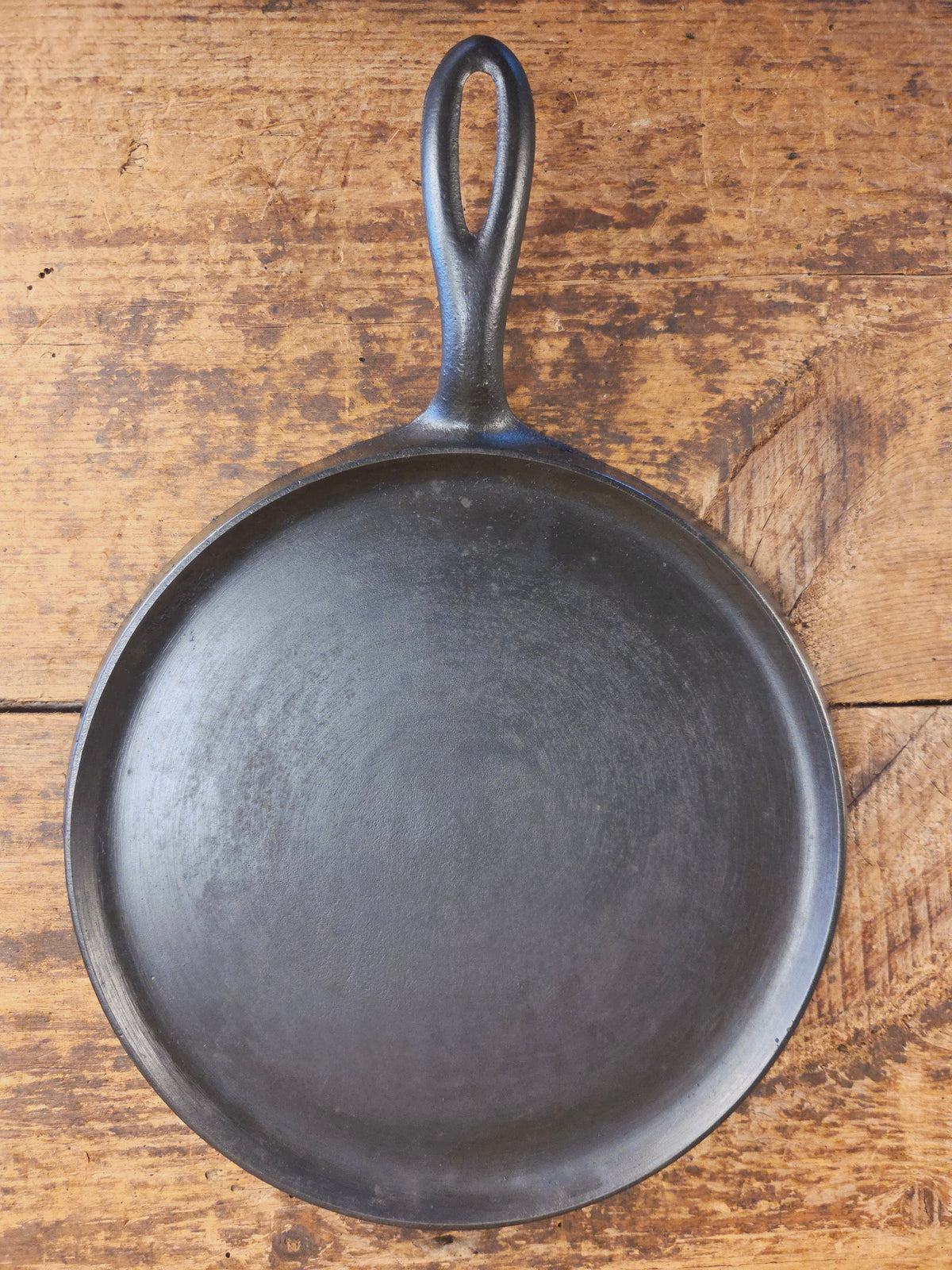 Awesome single serve piece! Lightweight early 1920 Griswold Slant Logo Vintage Griddle #8 Erie 738 - Griddle