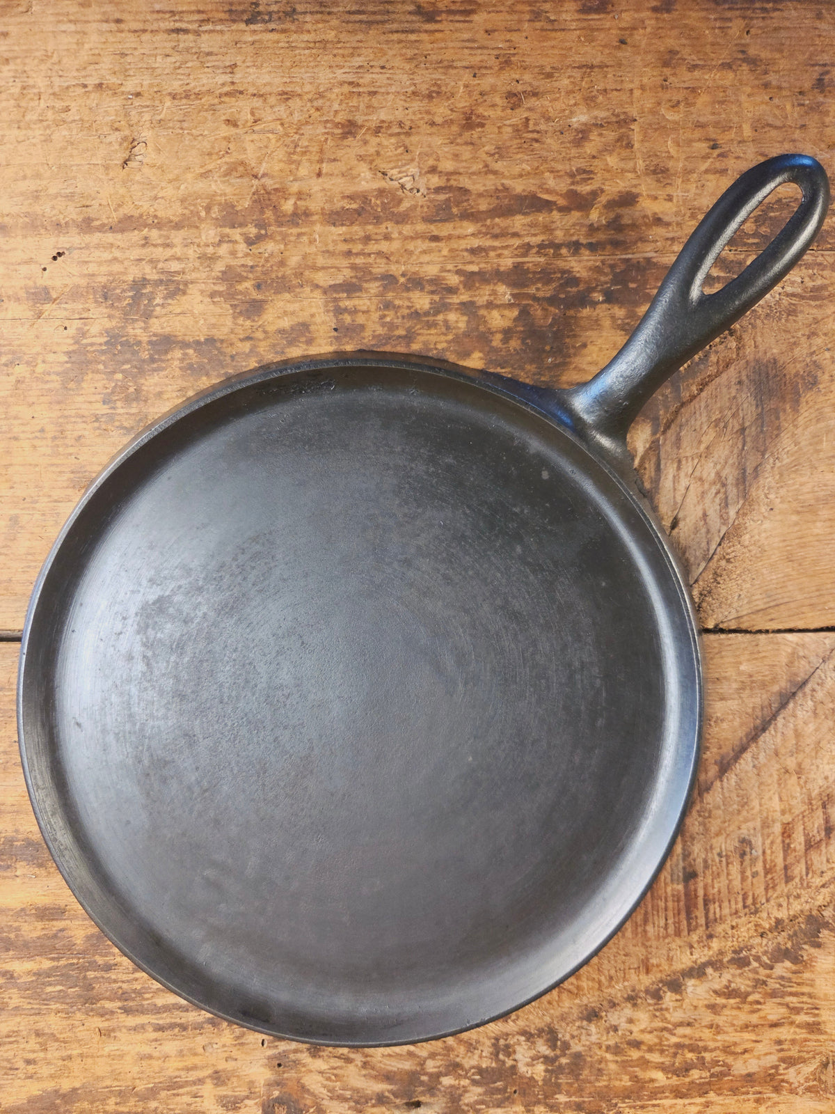 Awesome single serve piece! Lightweight early 1920 Griswold Slant Logo Vintage Griddle #8 Erie 738 - Griddle