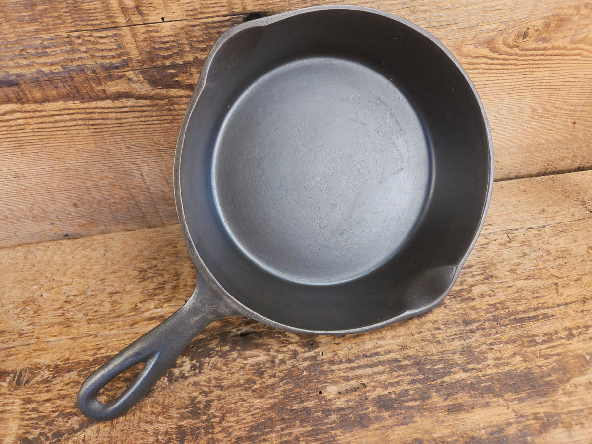 1920’s Chicago Hardware made Favorite Cook Ware #5Q Cast Iron Skillet - Skillet