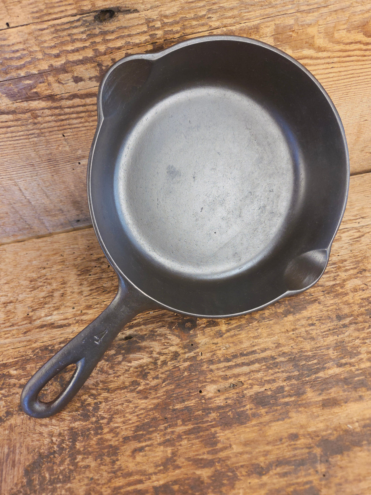 Midwest favorite and tough to source. Missouri made Crescent Fndry ’Ozark’ #4 Cast Iron Skillet - Skillet