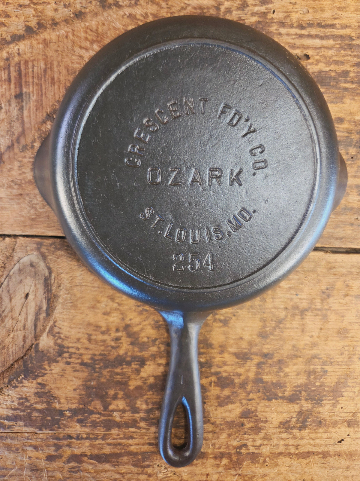 Midwest favorite and tough to source. Missouri made Crescent Fndry ’Ozark’ #4 Cast Iron Skillet - Skillet