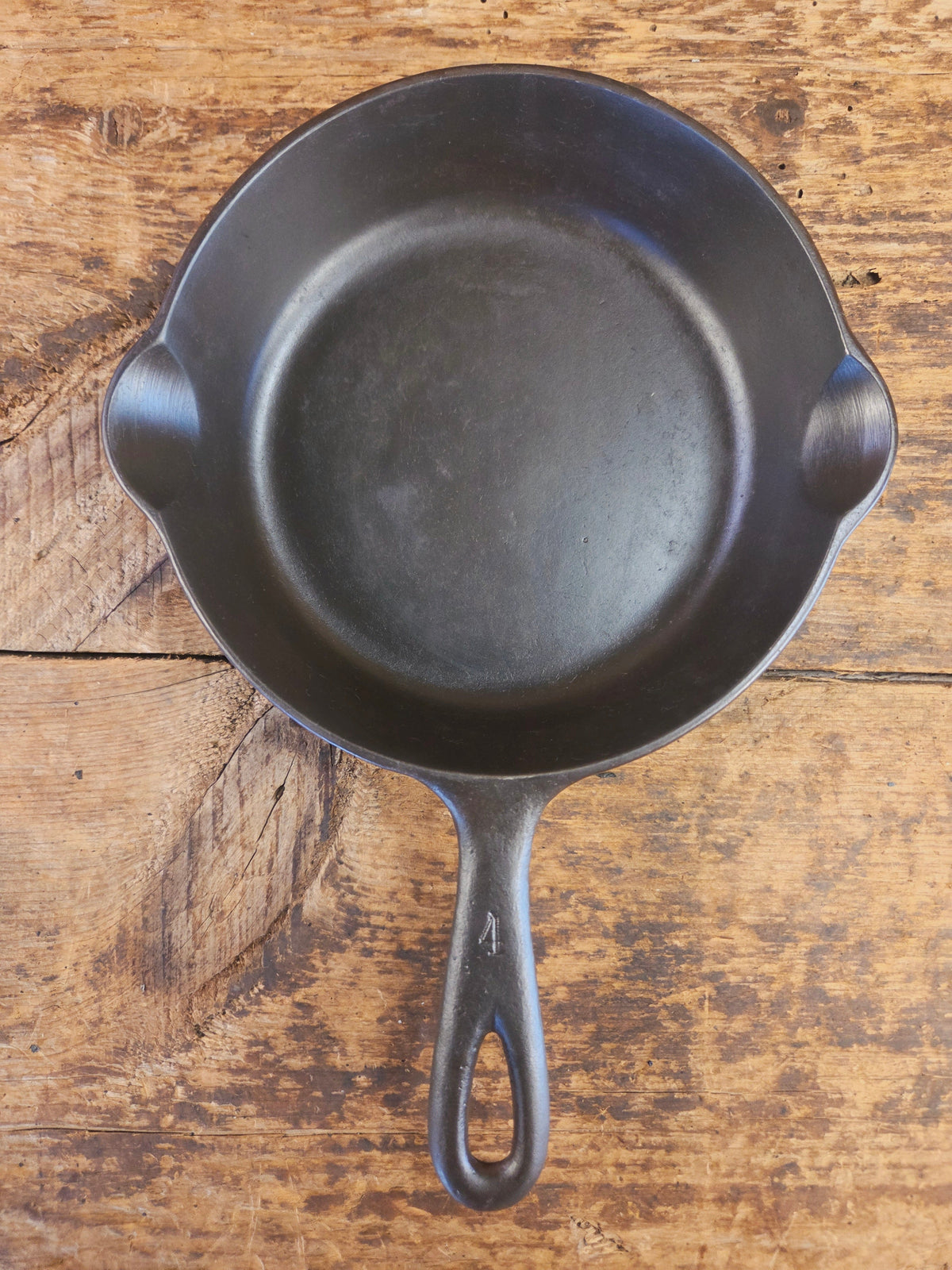 Midwest favorite and tough to source. Missouri made Crescent Fndry ’Ozark’ #4 Cast Iron Skillet - Skillet