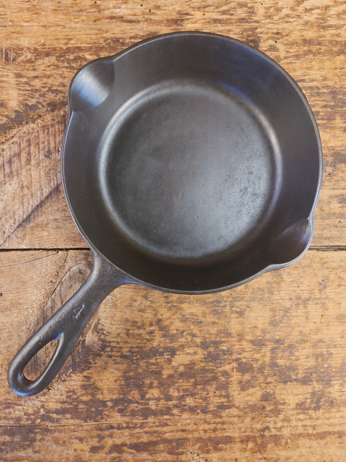 Midwest favorite and tough to source. Missouri made Crescent Fndry ’Ozark’ #4 Cast Iron Skillet - Skillet