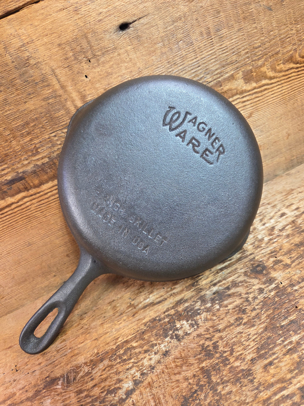 Great gift! 1950’s Era Stylized Wagner #5 Cast Iron Skillet 8 Inches Great Saute pan! - Skillet