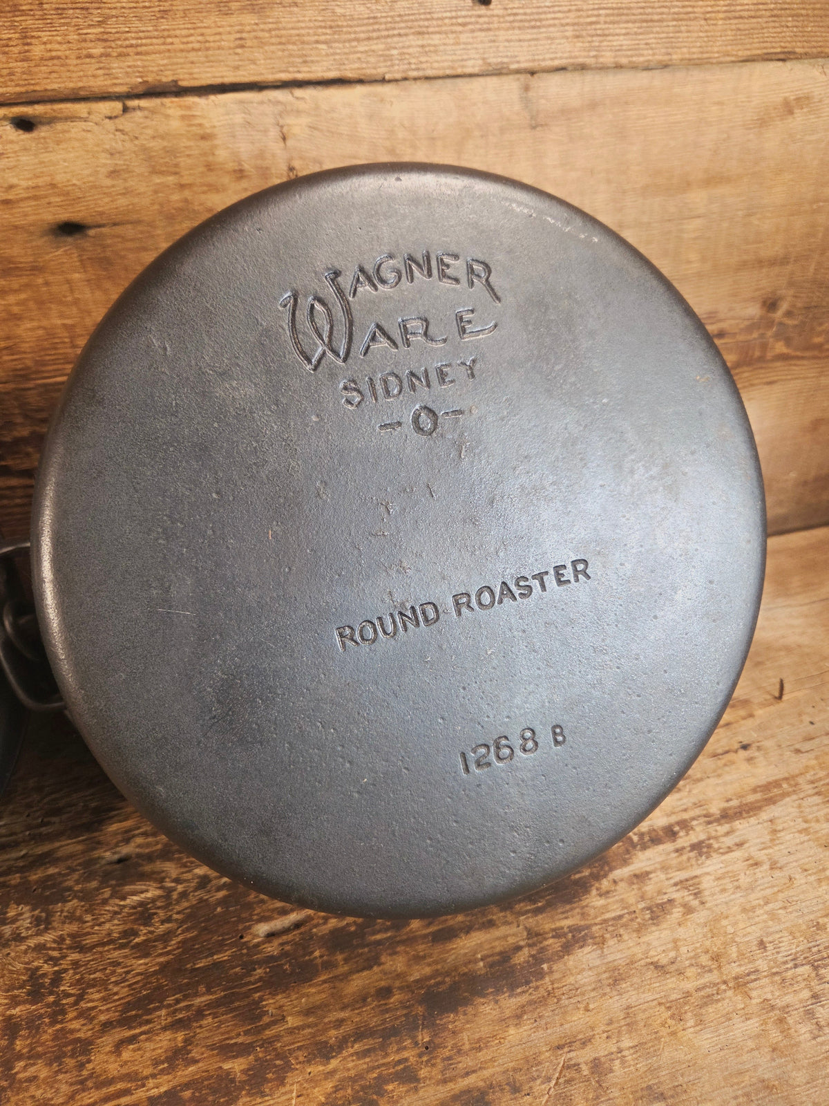 Beautiful & elegant! 1930’s Wagner Ware #8 Drip Drop Round Roaster #1268 w/ Sawtooth Lid p/n 1268 A. Raised Letter lid