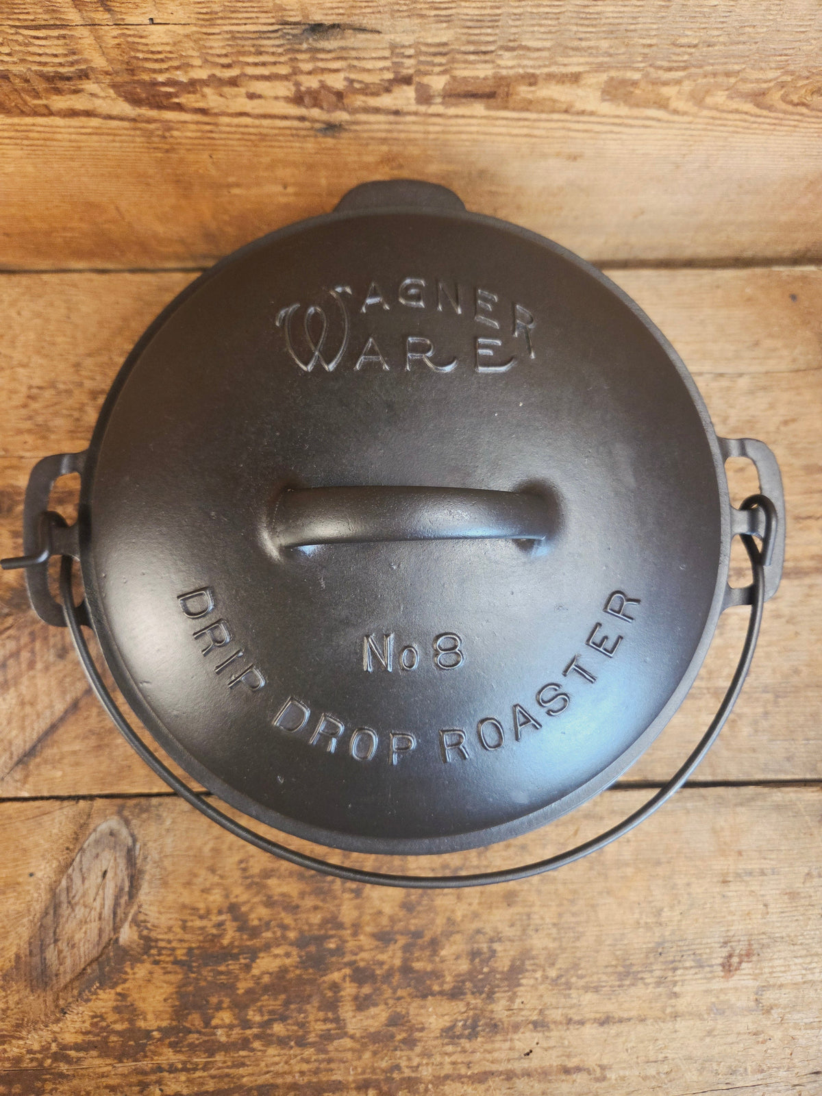 Beautiful & elegant! 1930’s raised logo Wagner Ware #8 Drip Drop Round Roaster #1268 w/ Sawtooth Lid p/n 1268 - Dutch
