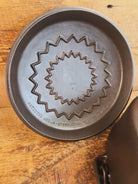 Beautiful & elegant! 1930’s raised logo Wagner Ware #8 Drip Drop Round Roaster #1268 w/ Sawtooth Lid p/n 1268 - Dutch