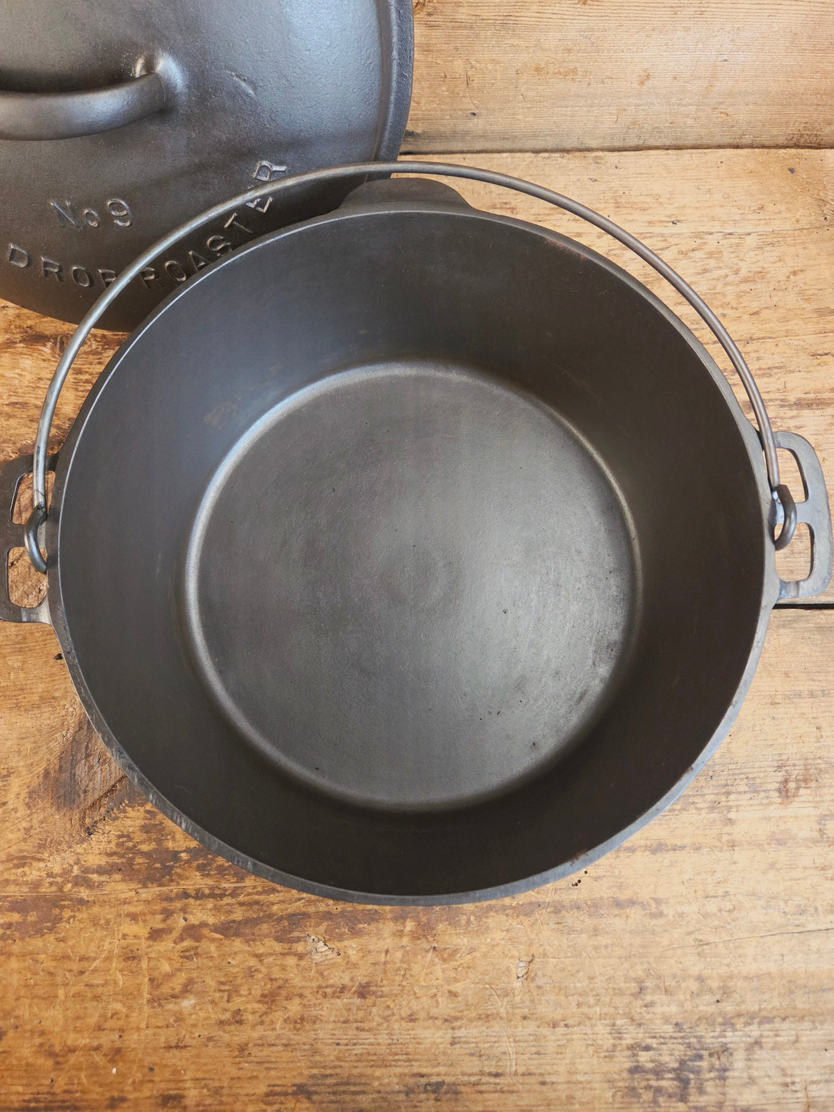 1930’s Large fully marked Wagner Ware No. 9 Dutch Oven with saw tooth style Lid 1269 - Dutch Ovens Trivets & Kettles
