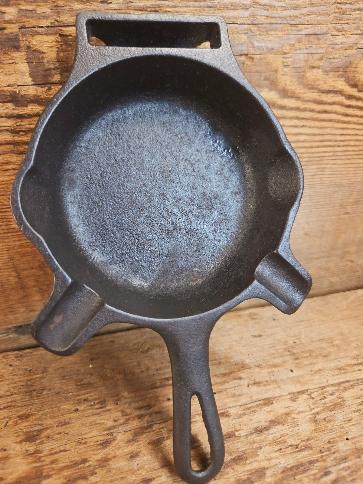 Collectible Griswold 570 Ashtray / Spoon Rest. Small Novelty cast iron skillet for display or stove! Fully Restored so