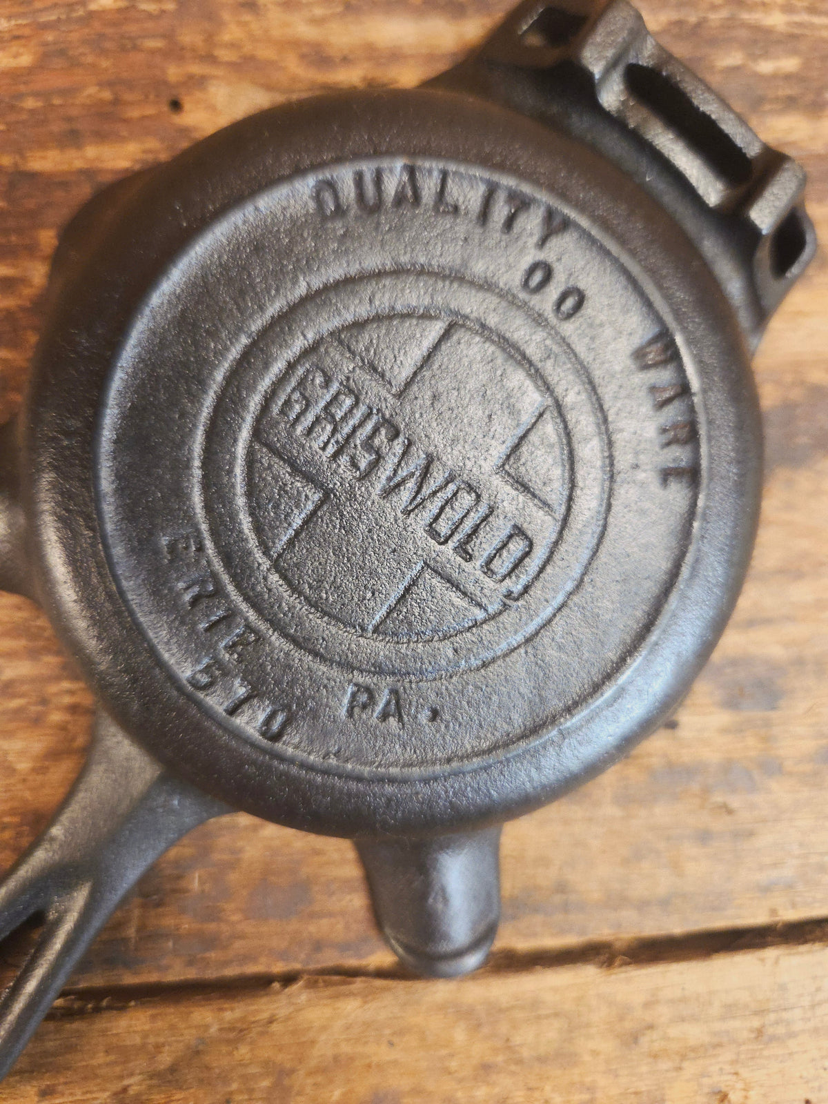 Collectible Griswold 570 Ashtray / Spoon Rest. Small Novelty cast iron skillet for display or stove! Fully Restored so