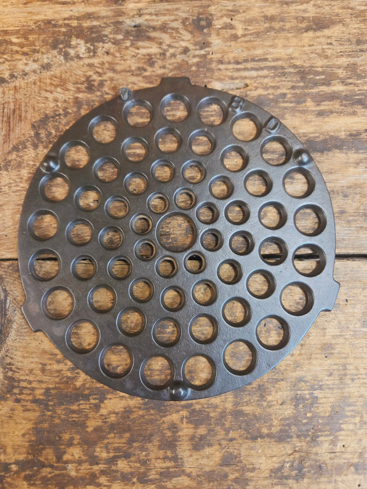 Need a trivet for your #8 Favorite Piqua dutch oven? Marked wtih raised 8 D - Dutch Ovens Trivets & Kettles