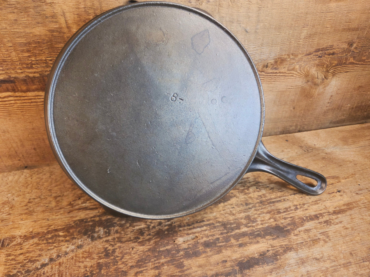 Beautiful 1920’s Vollrath #8 Cast Iron Skillet with Heat Ring - Skillet