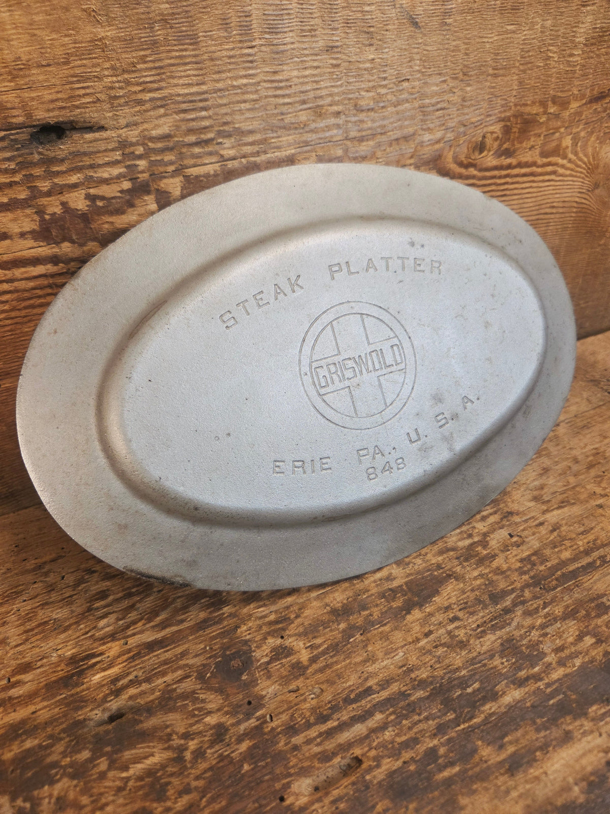 So cool & not common! Griswold #848 ’Steak Platter’. Very cool for the dinner table. - Skillet
