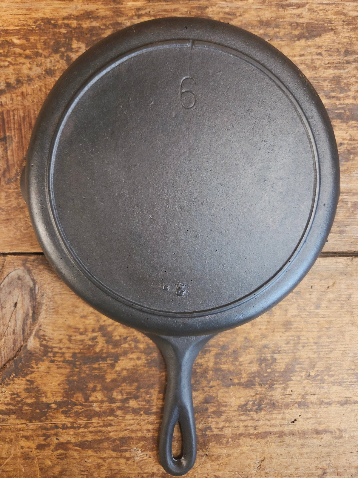 1910’s very early Lodge #6 Cast Iron Skillet with Single Notch and Raised #2 at 6 O’clock position - Skillet