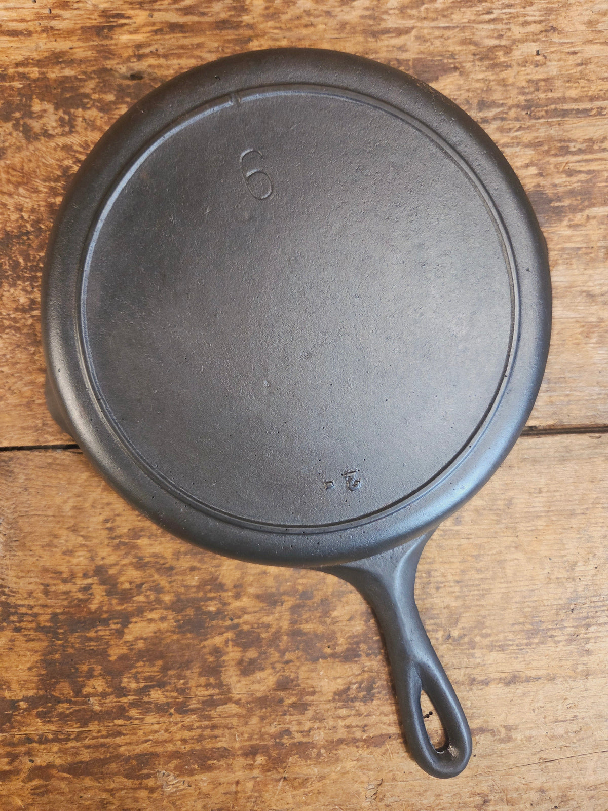 1910’s very early Lodge #6 Cast Iron Skillet with Single Notch and Raised #2 at 6 O’clock position - Skillet