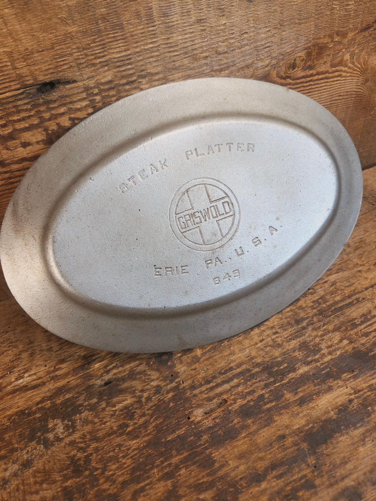So cool & not common! Griswold #849 Size 9 ’Steak Platter’. Very cool for the dinner table - Skillet